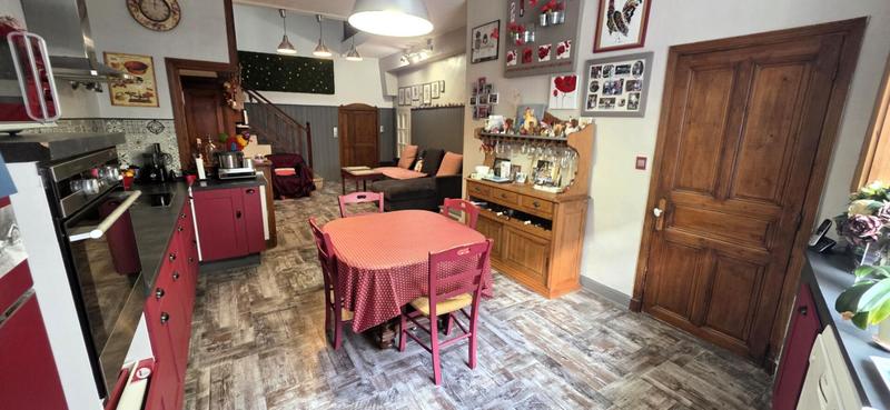 Maison - 200 m² - 7 pièces