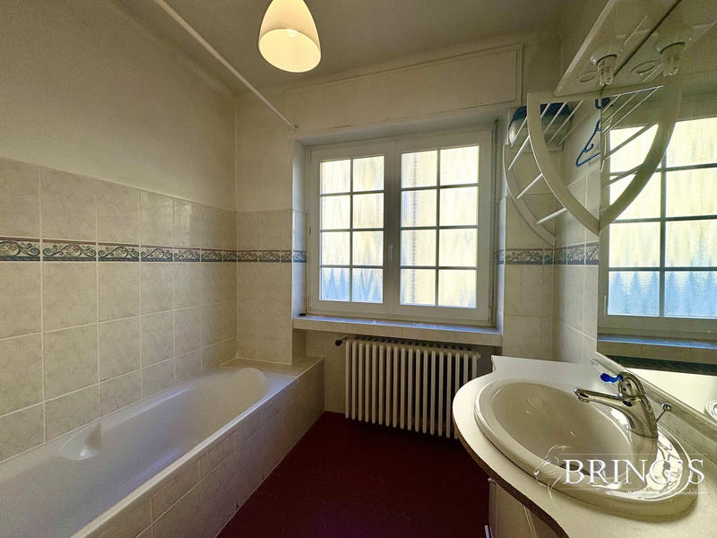 Maison - 187 m² - 8 pièces