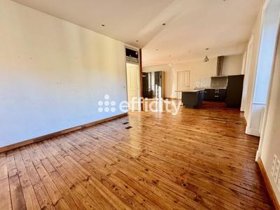 Maison - 240 m² - 10 pièces