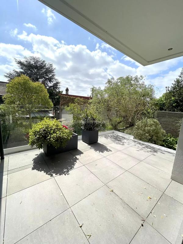 Maison - 221 m² - 9 pièces