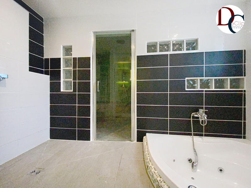 Maison - 178 m² - 7 pièces