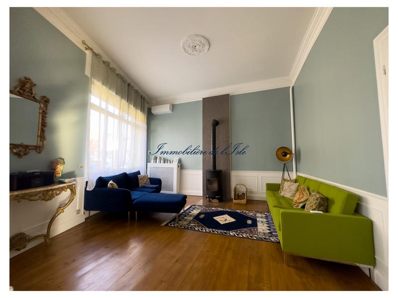 Maison - 266 m² - 12 pièces