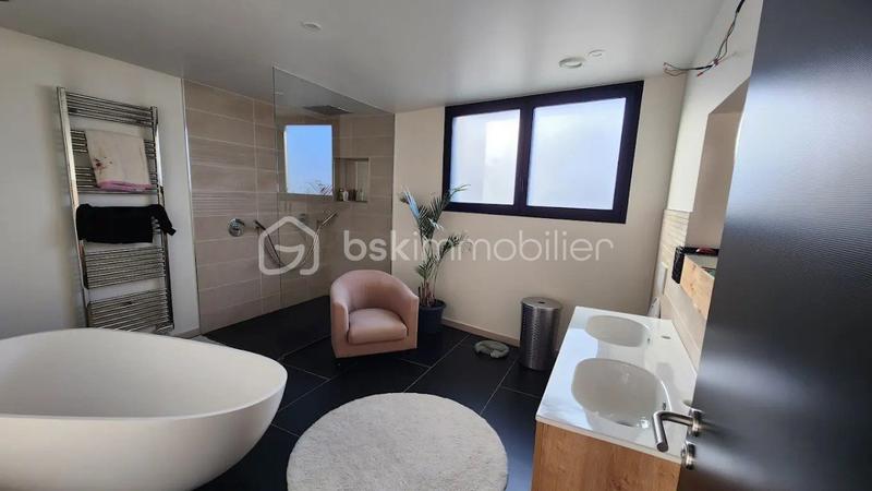 Loft - 494 m² - 10 pièces