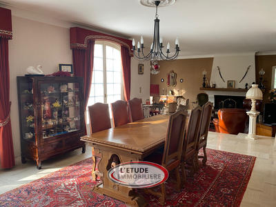 Maison - 197 m² - 8 pièces