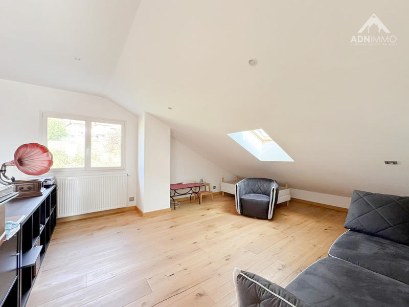 Maison - 240 m² - 6 pièces