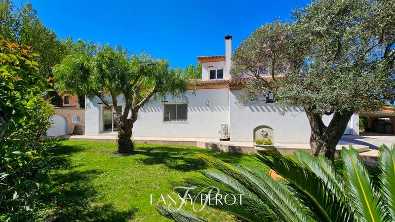 Villa - 194 m² - 6 pièces