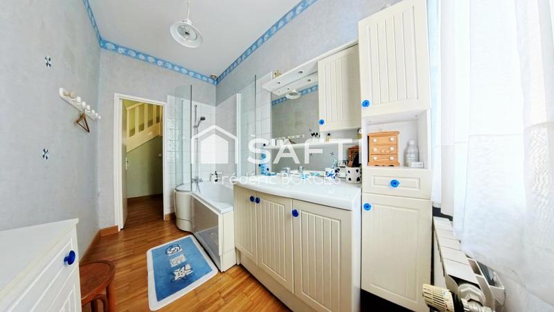 Maison - 228 m² - 7 pièces