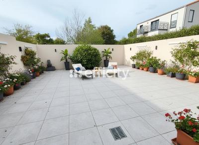 Maison - 172 m² - 9 pièces