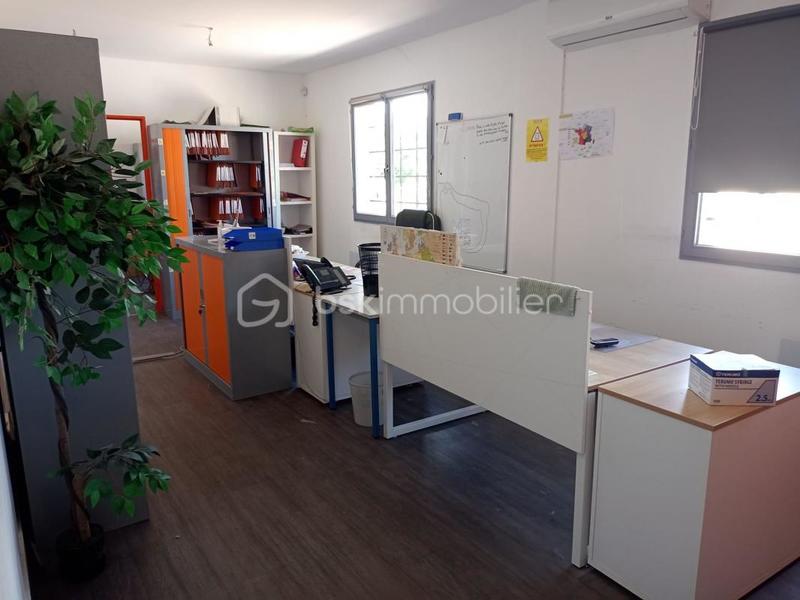 Entrepôt - 1 485 m² - 15 pièces