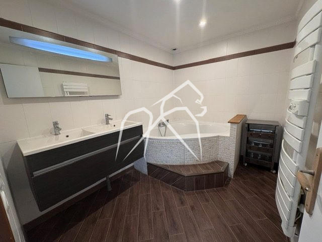 Maison - 175 m² - 6 pièces