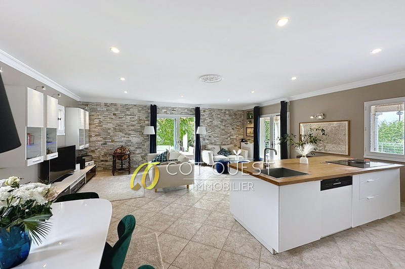 Maison - 226 m² - 6 pièces