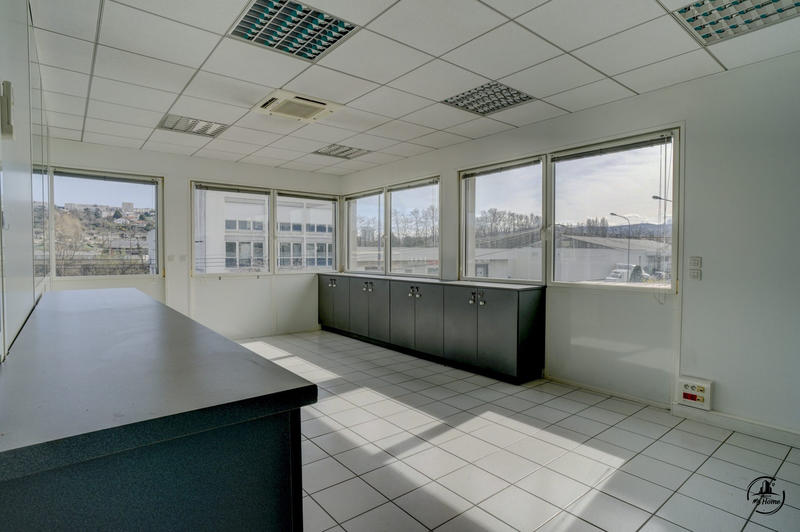 Bureau - 150 m² - 6 pièces