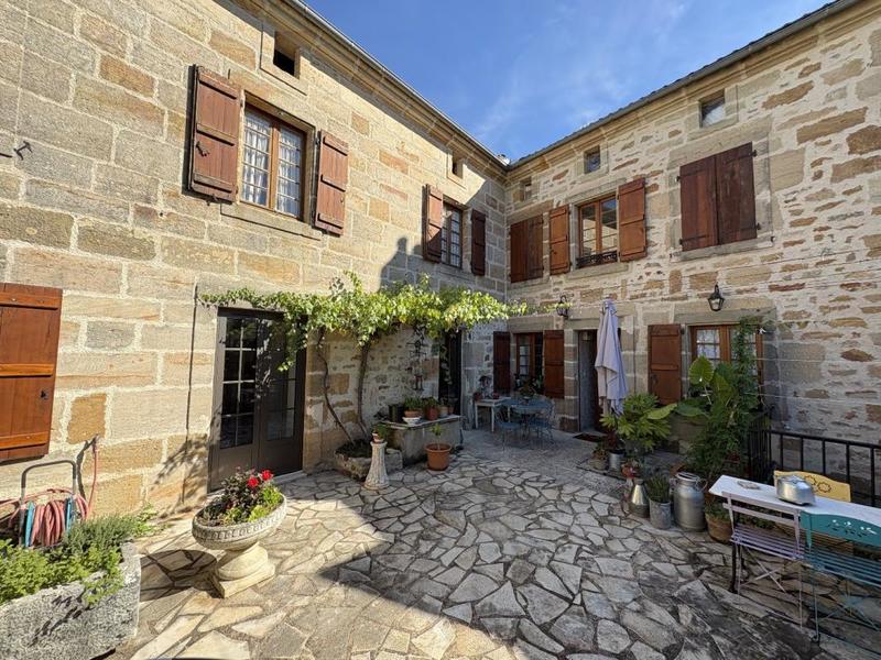 Maison en pierre - 216 m² - 7 pièces