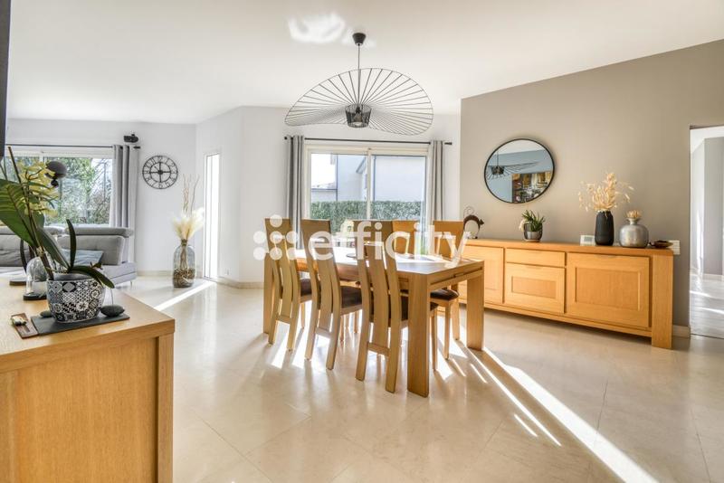 Maison - 255 m² - 9 pièces