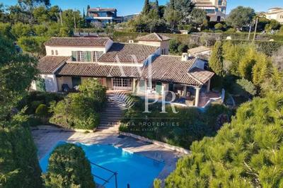 Villa - 240 m² - 7 pièces