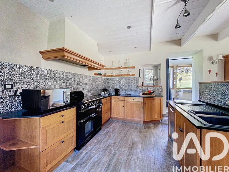 Maison - 240 m² - 9 pièces