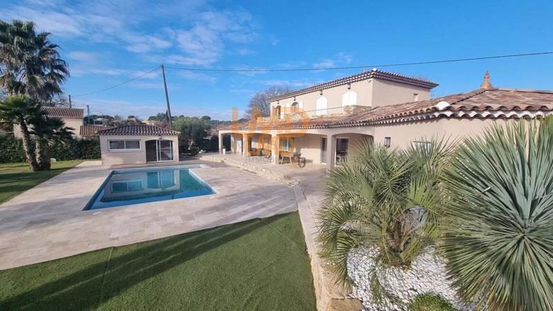 Propriété - 250 m² - 7 pièces