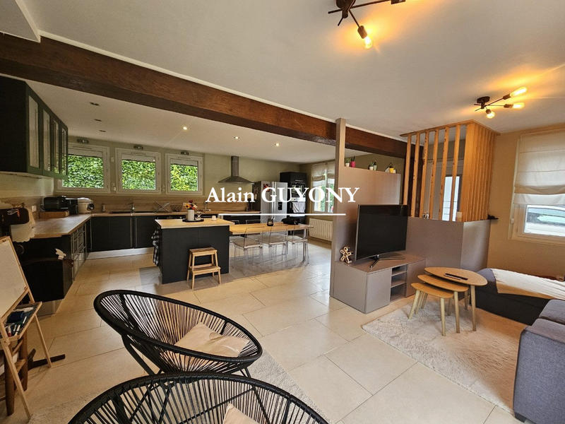 Maison - 95 m² - 5 pièces