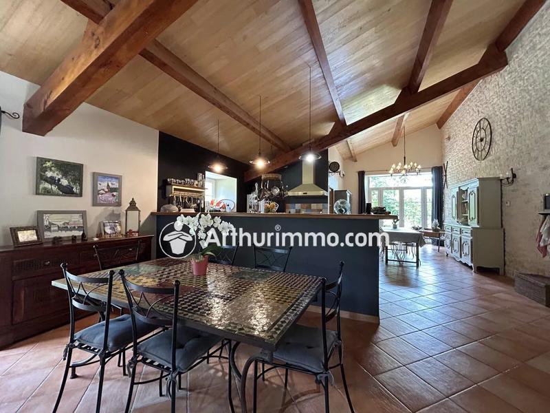 Maison - 328 m² - 10 pièces