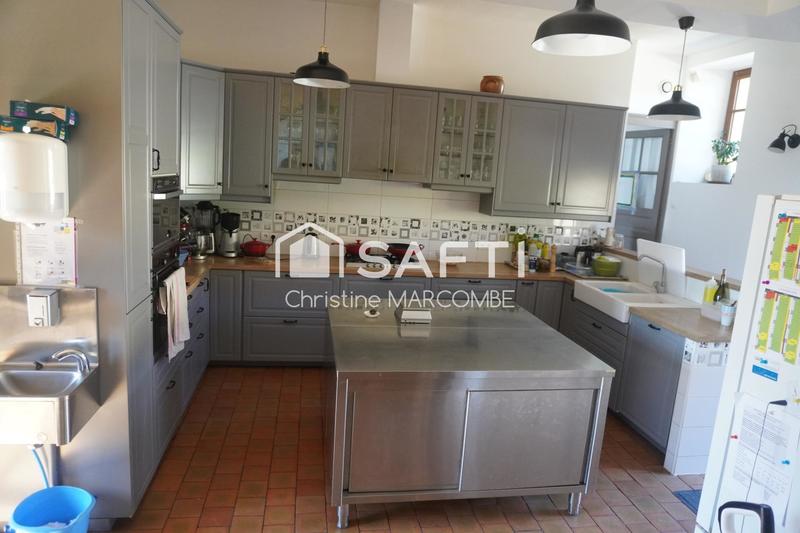 Maison - 560 m² - 17 pièces