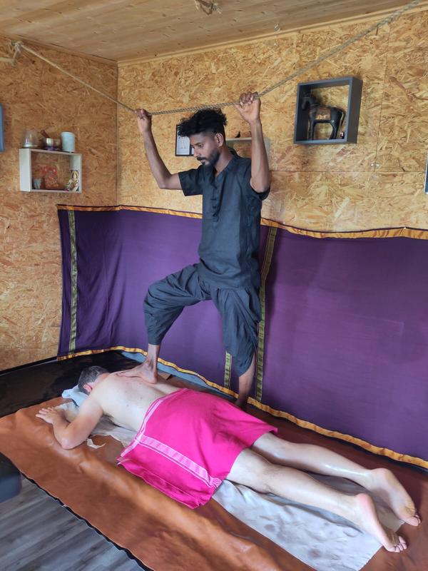 Massage Indien Chavutti Thirumal