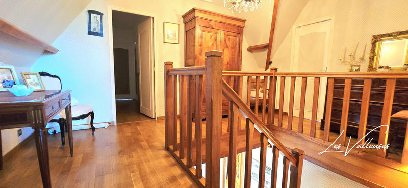 Maison traditionnelle - 185 m² - 8 pièces