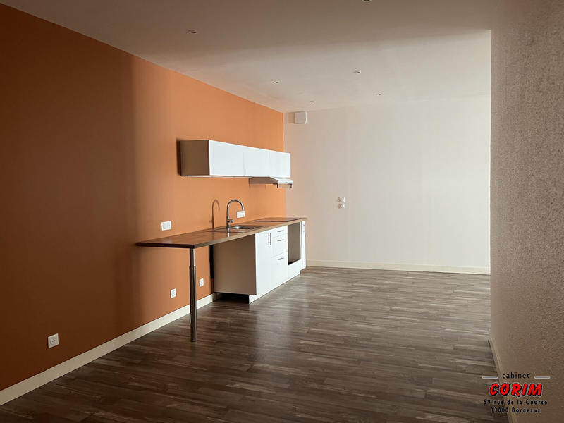 Appartement - 77 m² - 2 pièces