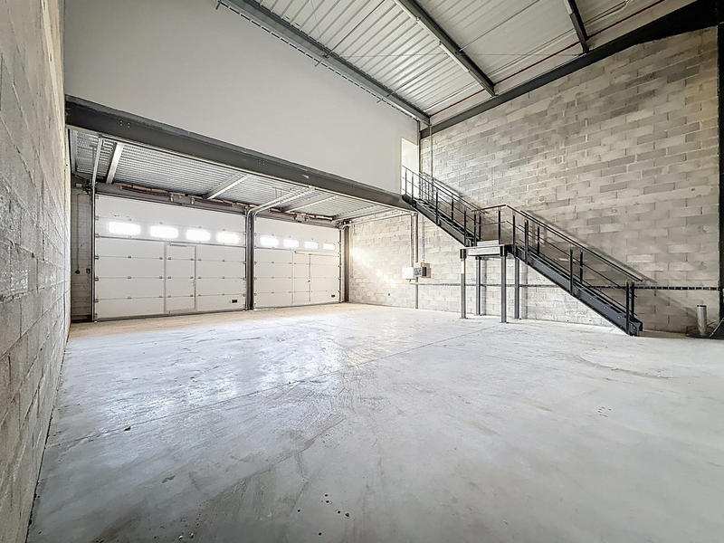 Local d'activités - 178 m²