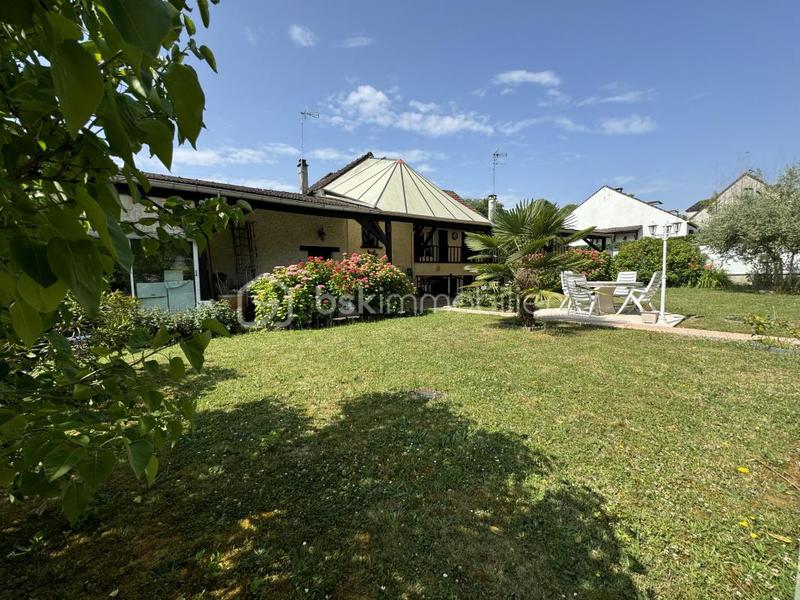 Propriété - 261 m² - 10 pièces