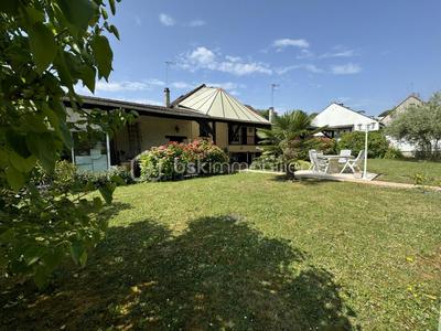 Propriété - 261 m² - 10 pièces