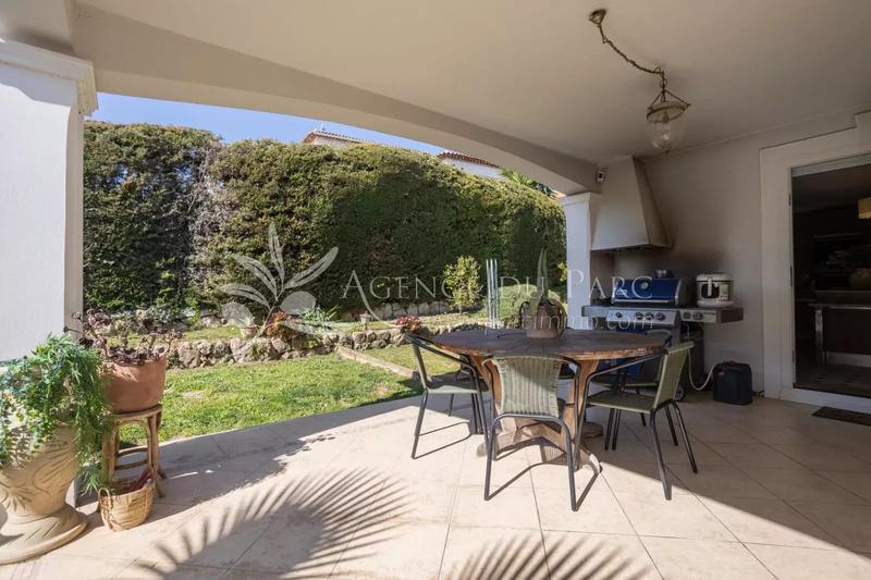 Maison - 250 m² - 6 pièces