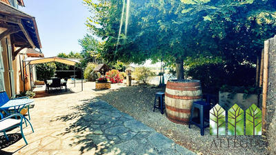 Maison - 317 m² - 14 pièces