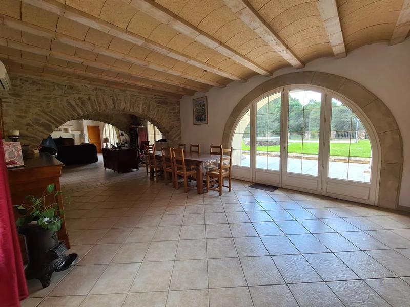 Mas - 437 m² - 11 pièces
