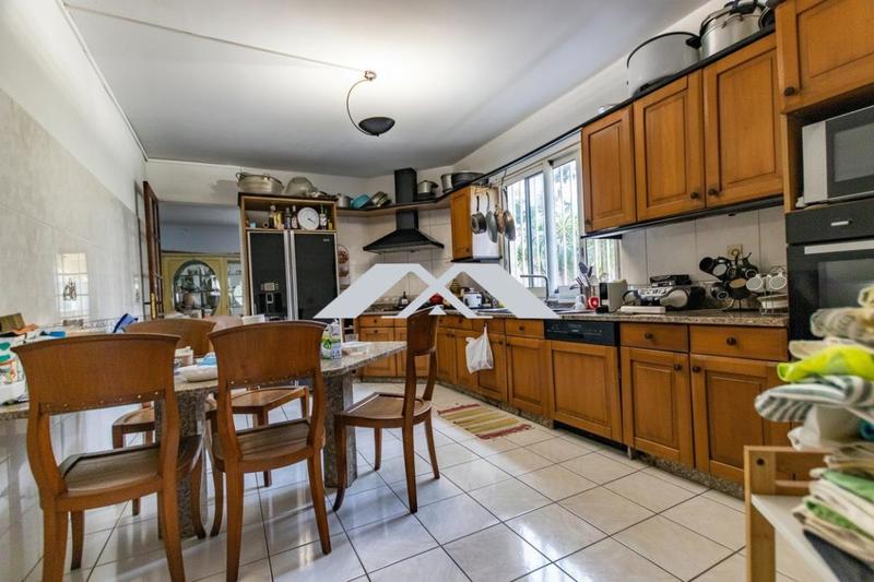 Maison - 208 m² - 6 pièces