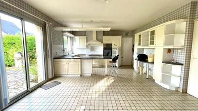 Maison - 329 m² - 11 pièces