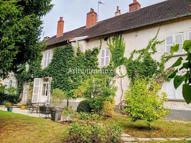 Maison - 390 m² - 11 pièces