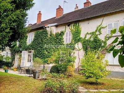 Maison - 390 m² - 11 pièces