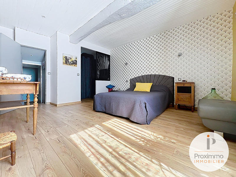 Maison - 238 m² - 6 pièces