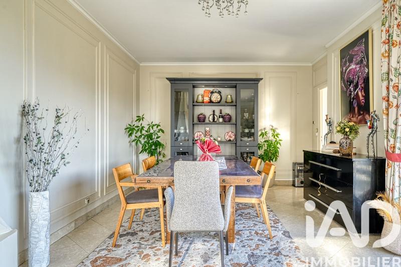 Maison - 250 m² - 9 pièces