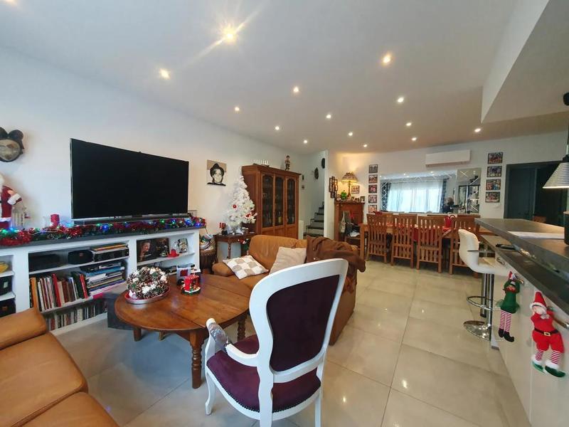 Maison - 270 m² - 10 pièces