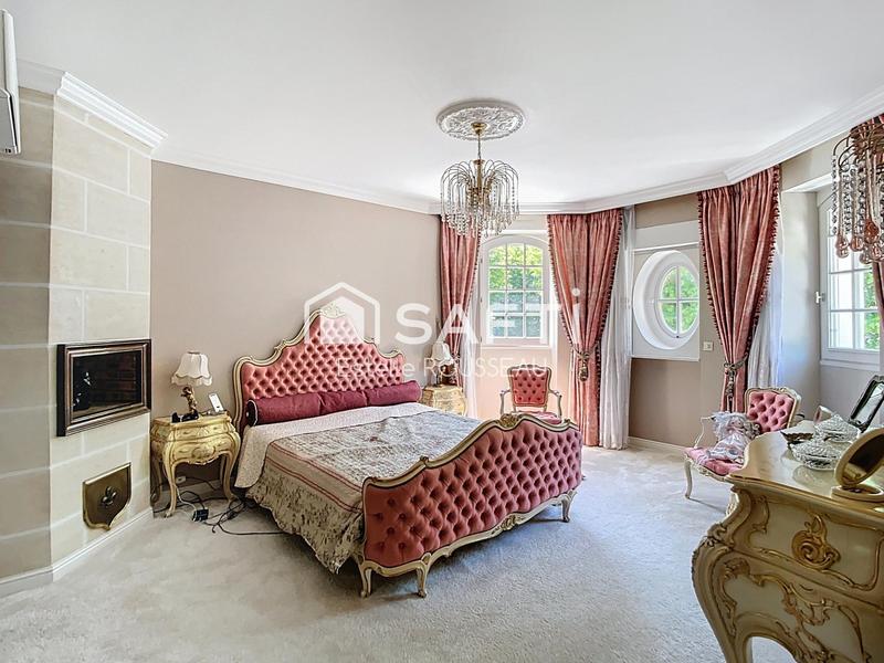 Maison - 221 m² - 7 pièces