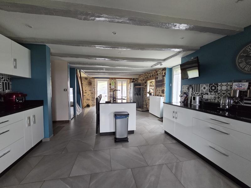 Maison - 222 m² - 7 pièces