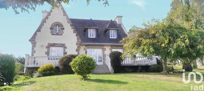 Maison - 157 m² - 8 pièces