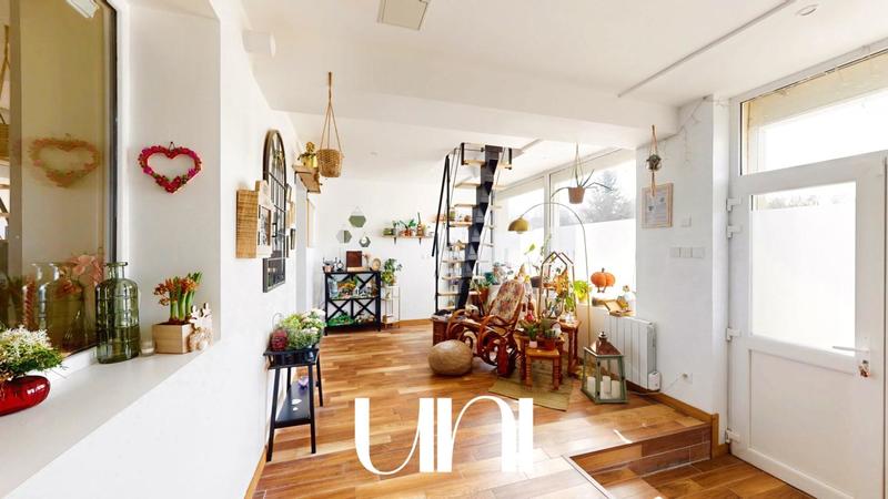 Maison - 226 m² - 7 pièces