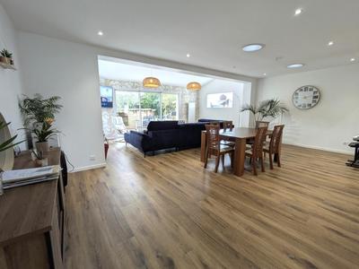 Maison - 140 m² - 7 pièces