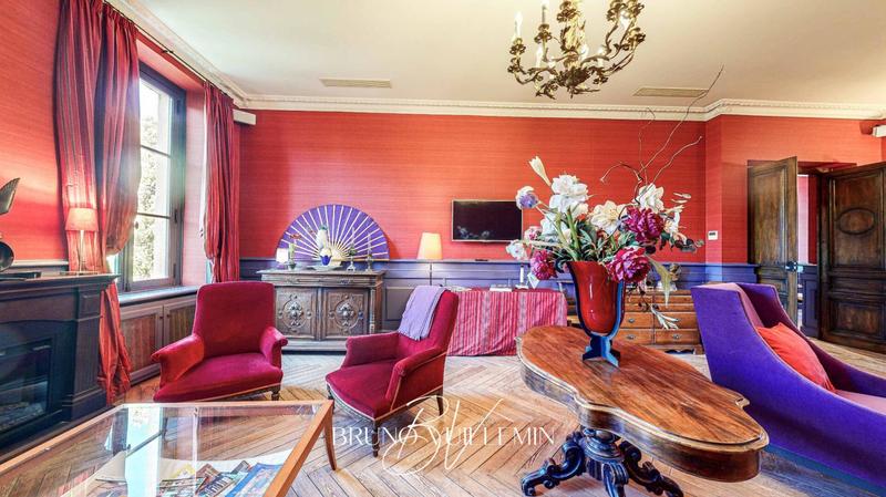 Demeure - 750 m² - 18 pièces