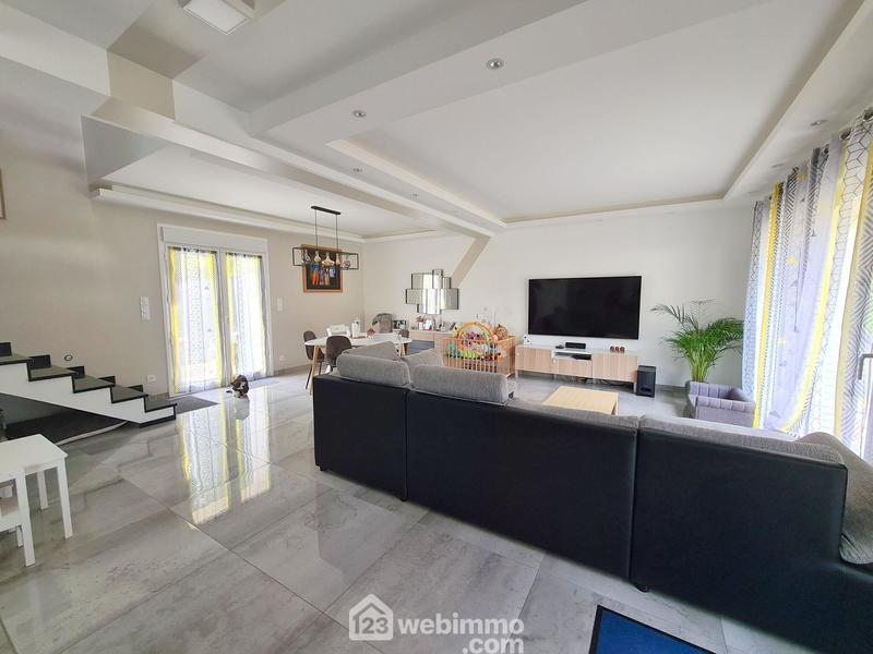 Maison - 312 m² - 13 pièces