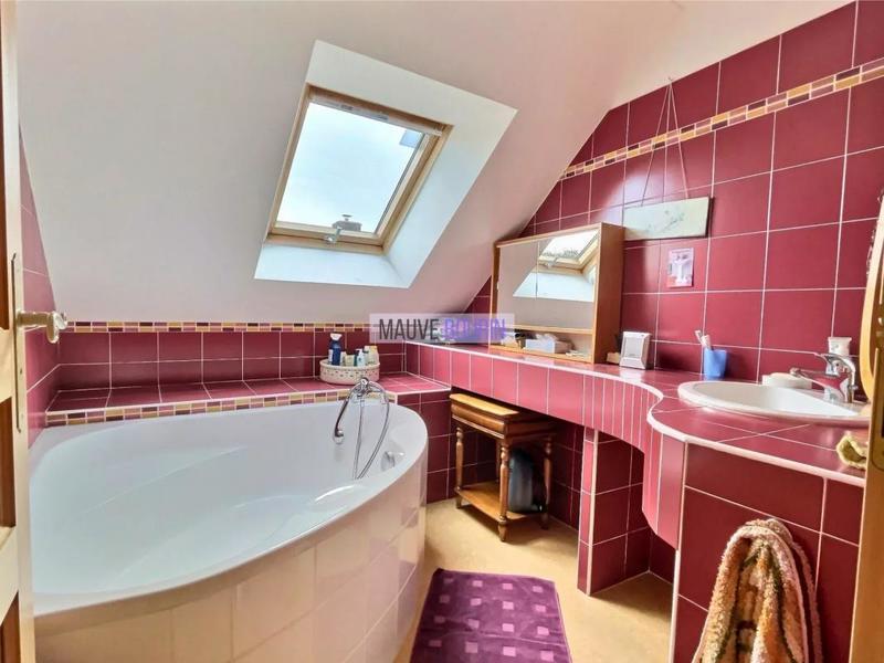 Maison - 240 m² - 9 pièces