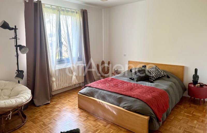 Maison - 290 m² - 9 pièces