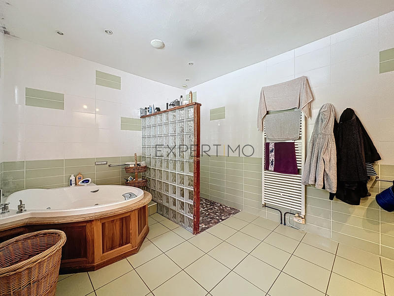 Maison - 295 m² - 7 pièces